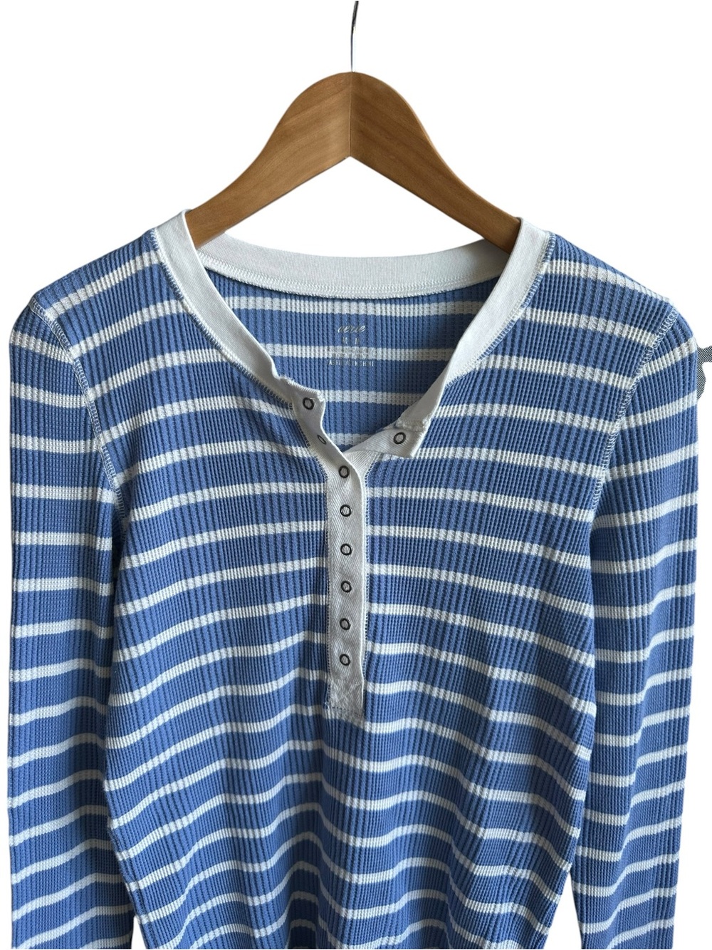 Aerie Henley Waffle Knit Striped Top Size M Blue White Snap Button Coastal - Picture 2 of 7